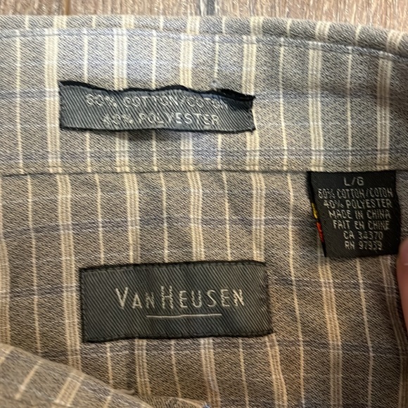 VINTAGE VanHeusen button up - Picture 2 of 3